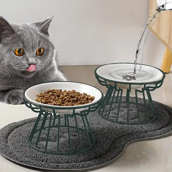 Plato elevado de cerámica con base metálica